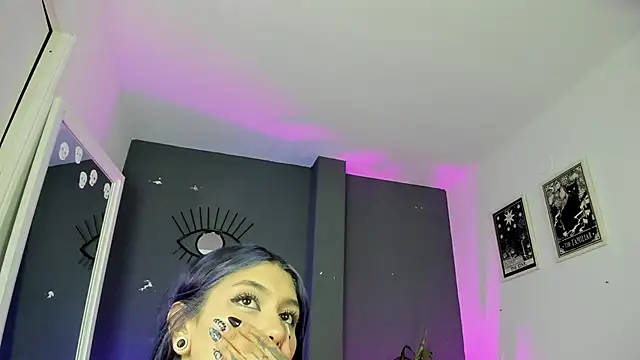 Snapshot of Raven_Witch_ chatting on June 5, 6:13 pm Raven Witch online show from June 5, 6:13 pm