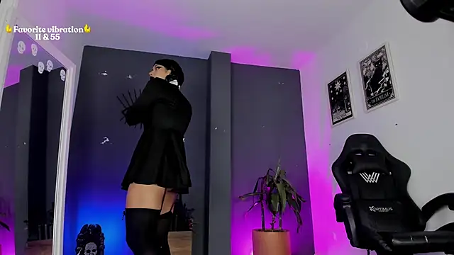 Raven Witch  online show from June 27, 12:33 pm