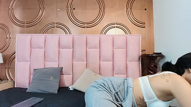 emmily keller19 online show from January 8, 1:35 pm