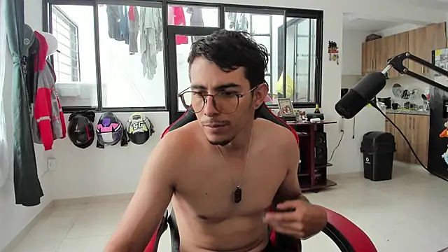 MauroD17 online show from April 11, 3:27 pm