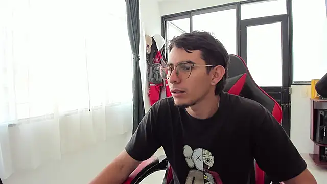 MauroD17 online show from April 14, 3:29 pm