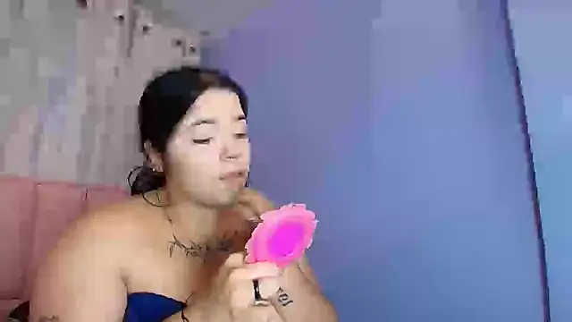 Snapshot of rose_barbara chatting on December 14, 12:12 pm rose barbara online show from December 14, 12:12 pm