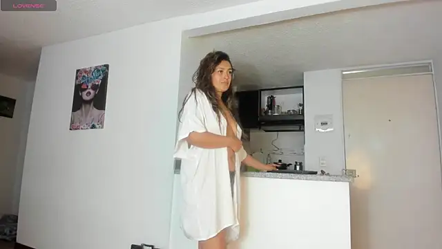 lauramcdowell1 online show from June 14, 9:50 pm