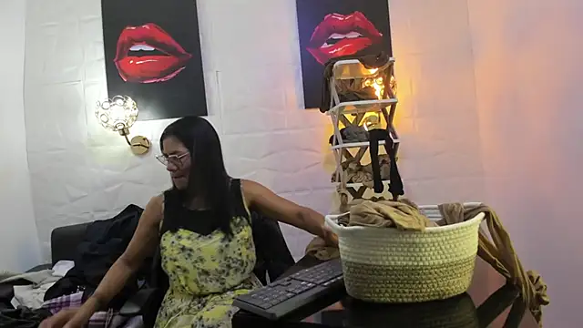 Snapshot of miss_lucero1 chatting on March 10, 1:56 am miss lucero1 online show from March 10, 1:56 am