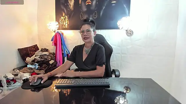 Snapshot of miss_lucero1 chatting on November 7, 11:49 pm miss lucero1 online show from November 7, 11:49 pm