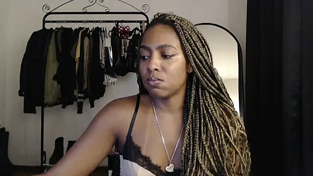 Snapshot of marisilva_br chatting on February 6, 12:11 am marisilva br online show from February 6, 12:11 am