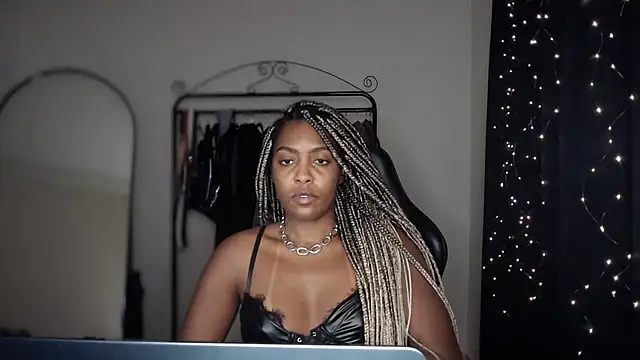 Snapshot of marisilva_br chatting on October 1, 11:00 pm marisilva br online show from October 1, 11:00 pm