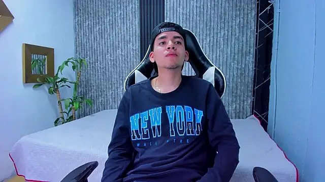 Mike 0233  online show from November 6, 4:13 am