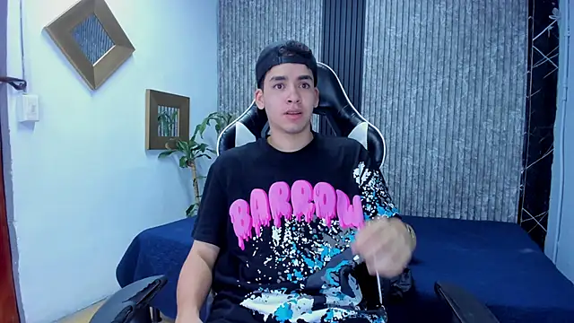 Mike 0233  online show from November 12, 4:13 am