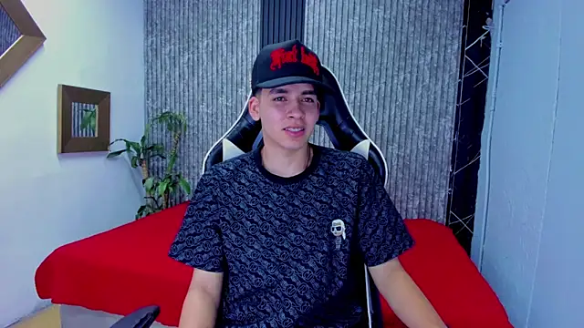 Mike 0233  online show from November 18, 3:56 am