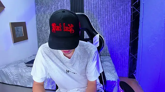 Mike 0233  online show from December 19, 4:41 am