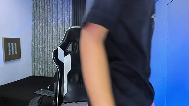 Mike 0233  online show from December 20, 4:30 am