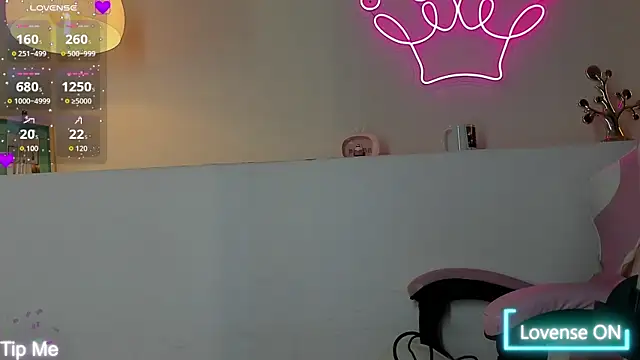 violeth hill online show from November 10, 5:56 pm