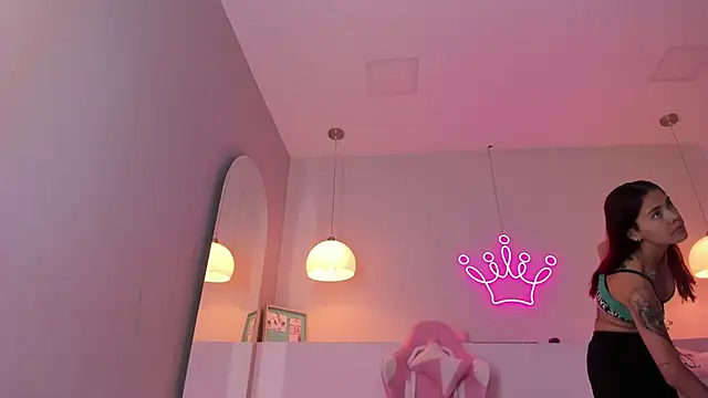 violeth hill online show from December 14, 6:34 pm