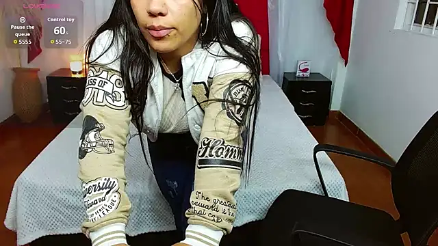 Snapshot of ximena-conde chatting on April 10, 2:50 am ximena-conde online show from April 10, 2:50 am