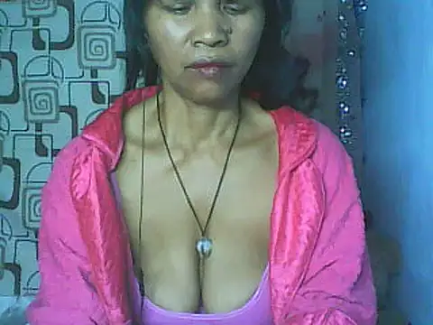 Snapshot of nene_belle chatting on June 4, 6:47 pm nene belle online show from June 4, 6:47 pm