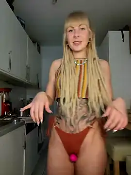 Snapshot of Jenna-Lia chatting on December 8, 7:47 am Jenna-Lia online show from December 8, 7:47 am