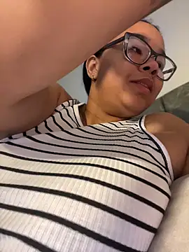 Snapshot of XMara chatting on June 3, 3:50 pm XMara online show from June 3, 3:50 pm