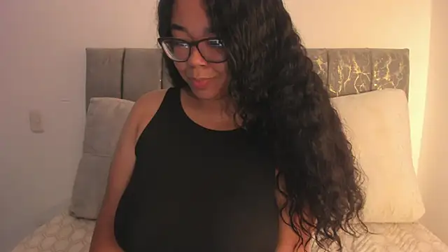 Snapshot of XMara chatting on June 9, 4:29 pm XMara online show from June 9, 4:29 pm