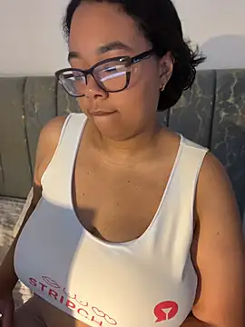 Snapshot of XMara chatting on July 4, 7:09 pm XMara online show from July 4, 7:09 pm