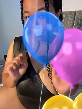 Snapshot of XMara chatting on July 14, 2:56 pm XMara online show from July 14, 2:56 pm
