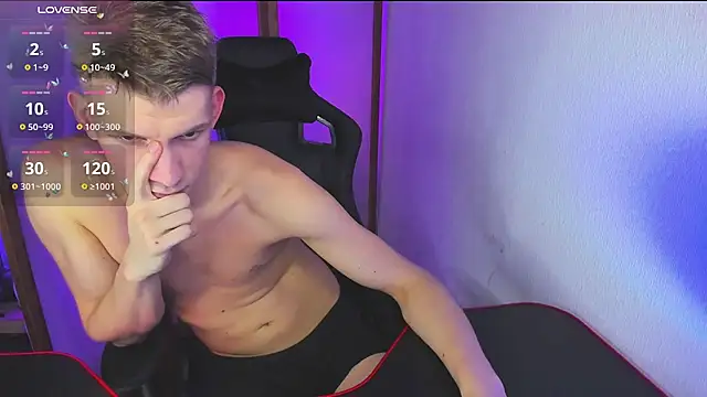 Snapshot of Brad_Maloney chatting on February 9, 1:44 am Brad Maloney online show from February 9, 1:44 am