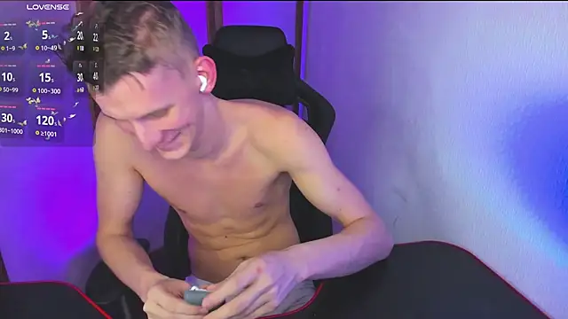 Snapshot of Brad_Maloney chatting on February 24, 8:25 pm Brad Maloney online show from February 24, 8:25 pm