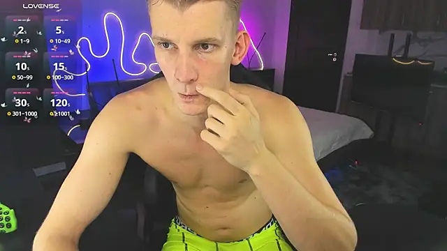 Snapshot of Brad_Maloney chatting on October 27, 8:02 pm Brad Maloney online show from October 27, 8:02 pm