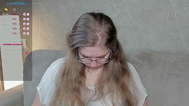 Snapshot of Megan_Violer chatting on December 23, 6:48 pm Megan Violer online show from December 23, 6:48 pm