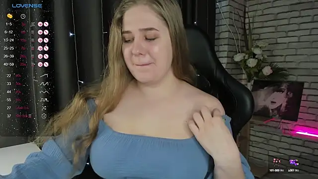 Snapshot of Megan_Violer chatting on January 16, 3:35 pm Megan Violer online show from January 16, 3:35 pm