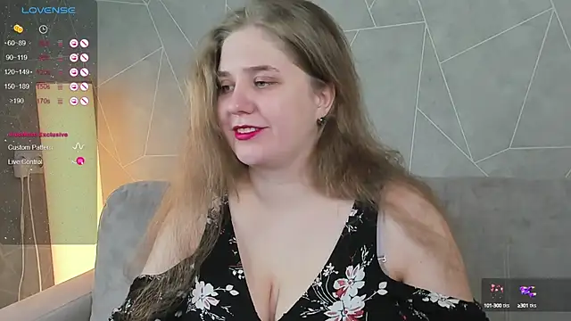 Snapshot of Megan_Violer chatting on January 26, 3:36 pm Megan Violer online show from January 26, 3:36 pm