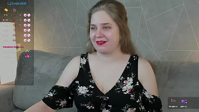 Snapshot of Megan_Violer chatting on February 6, 3:41 pm Megan Violer online show from February 6, 3:41 pm