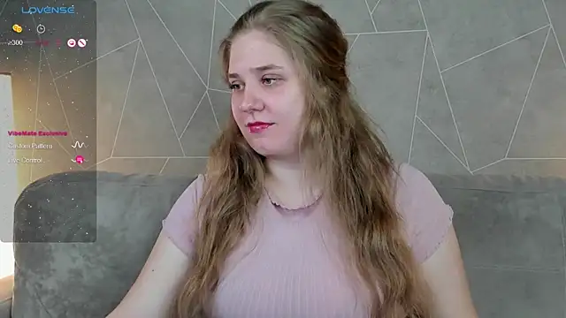 Snapshot of Megan_Violer chatting on February 12, 3:49 pm Megan Violer online show from February 12, 3:49 pm