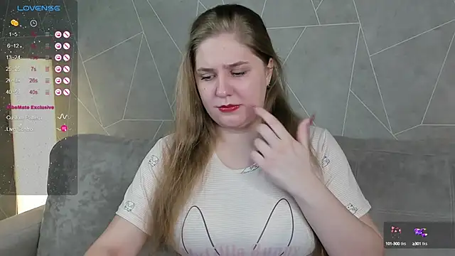 Snapshot of Megan_Violer chatting on February 13, 3:46 pm Megan Violer online show from February 13, 3:46 pm