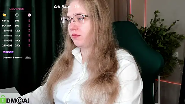 Snapshot of Megan_Violer chatting on May 4, 5:31 pm Megan Violer online show from May 4, 5:31 pm