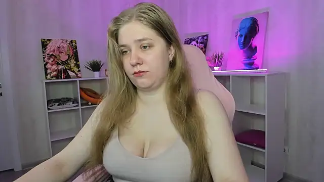 Snapshot of Megan_Violer chatting on June 29, 5:24 pm Megan Violer online show from June 29, 5:24 pm
