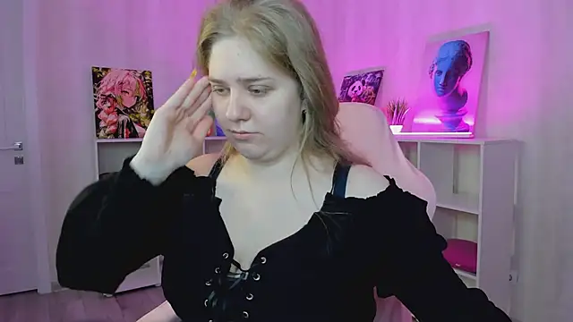 Snapshot of Megan_Violer chatting on June 30, 5:25 pm Megan Violer online show from June 30, 5:25 pm