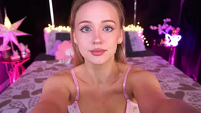 LylaYeess online show from June 7, 6:28 am