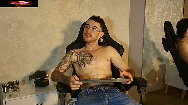 Snapshot of CodyWalkerR chatting on June 11, 12:32 am CodyWalkerR online show from June 11, 12:32 am