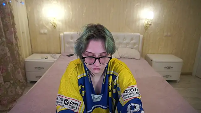 LunaaMayy online show from February 4, 11:49 am