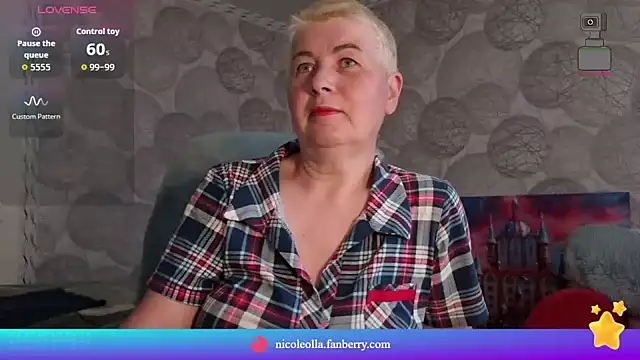 NicoleOlla online show from May 1, 11:53 pm