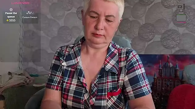 Snapshot of NicoleOlla chatting on May 5, 2:19 am NicoleOlla online show from May 5, 2:19 am