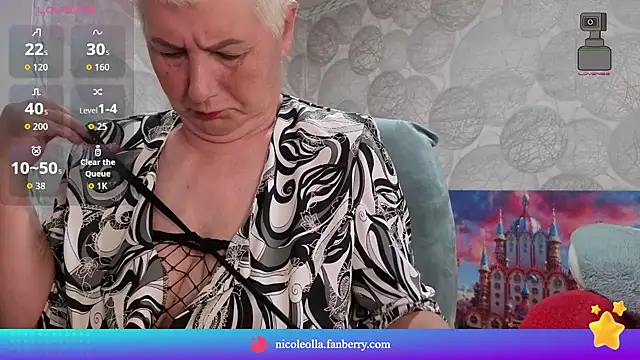 Snapshot of NicoleOlla chatting on May 7, 1:00 am NicoleOlla online show from May 7, 1:00 am