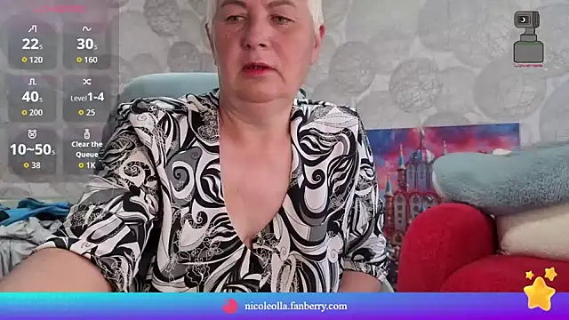 Snapshot of NicoleOlla chatting on May 13, 2:20 am NicoleOlla online show from May 13, 2:20 am