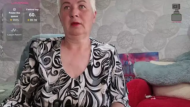 Snapshot of NicoleOlla chatting on May 19, 1:33 am NicoleOlla online show from May 19, 1:33 am
