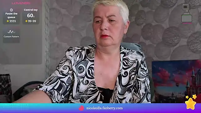 Snapshot of NicoleOlla chatting on May 27, 12:51 am NicoleOlla online show from May 27, 12:51 am