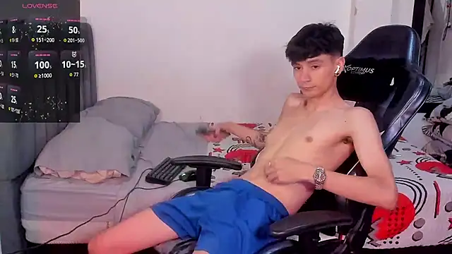 Snapshot of cute_diego_ chatting on November 15, 11:32 pm cute diego online show from November 15, 11:32 pm
