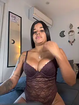 EmelyRogers online show from October 20, 5:02 pm