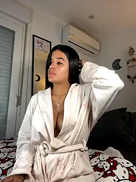 EmelyRogers online show from December 5, 5:20 pm