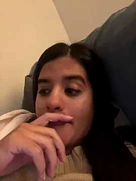 EmelyRogers online show from December 18, 7:53 pm